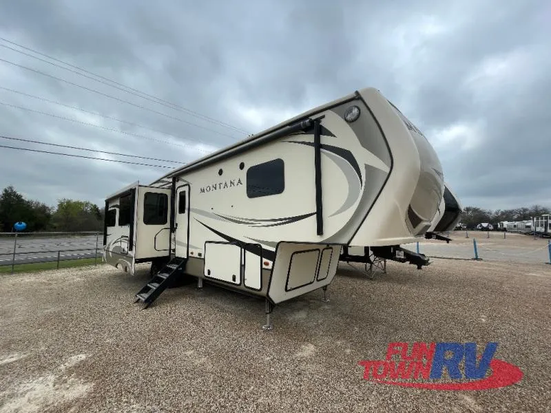 2018 Keystone RV Montana 3130RE - Main photo