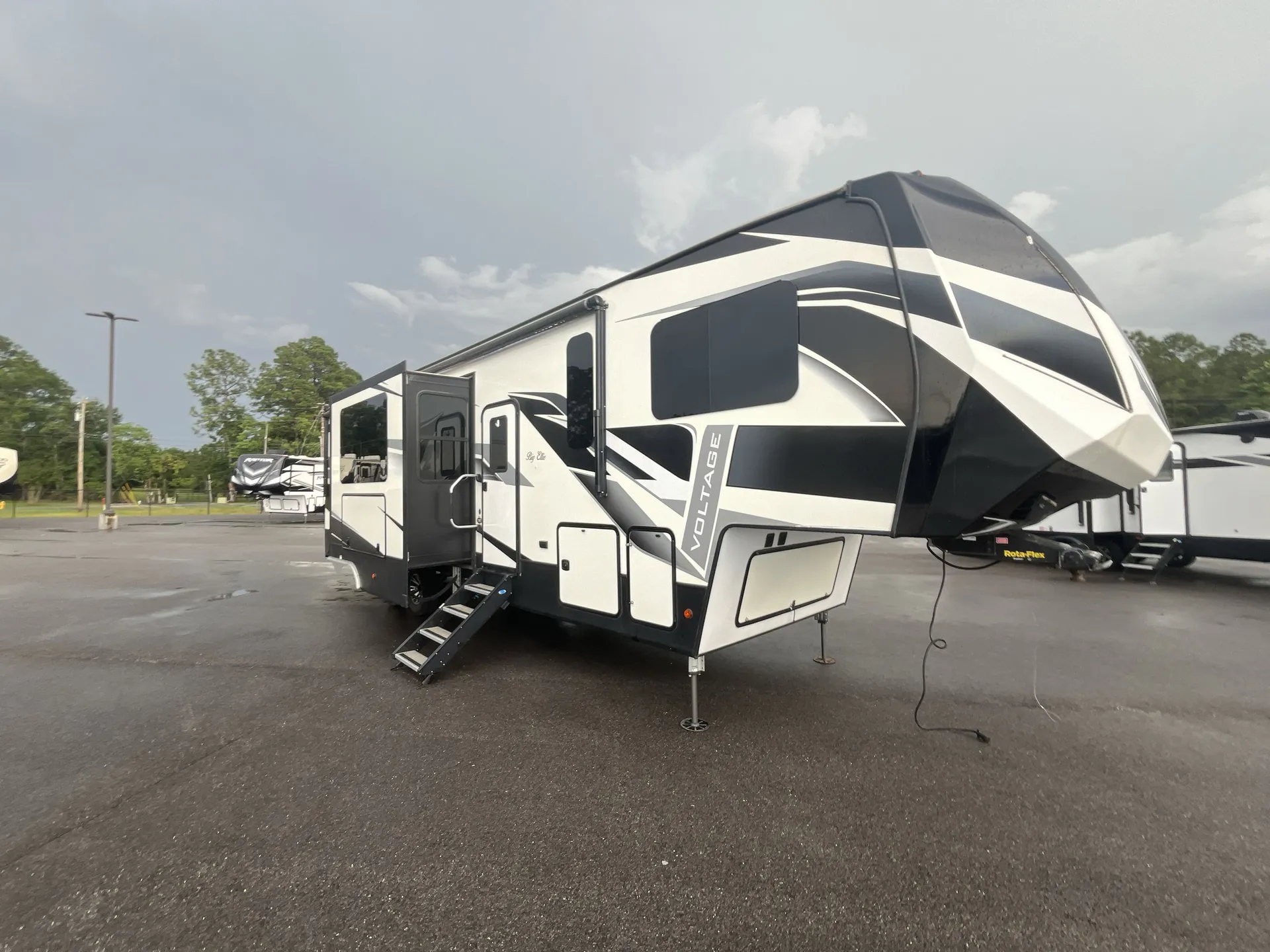 2020 Dutchmen Voltage 3615 dealer photo 1 from Camping World