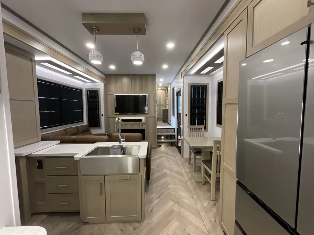 2026 Keystone Raptor 433, Photos photo 3