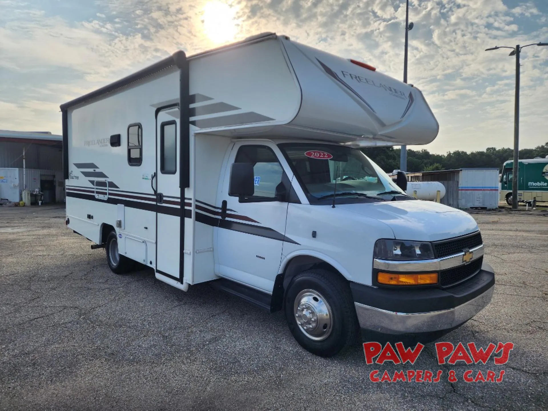 2022 Coachmen Freelander 21RS - Photo 2