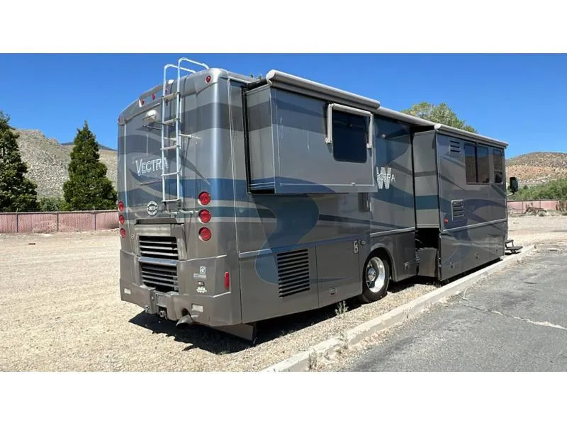 2005 Winnebago Vectra 36RD - Photo 3