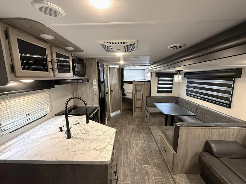 2022 Forest River Cherokee Alpha Wolf 26DBH-L, Photos photo 3