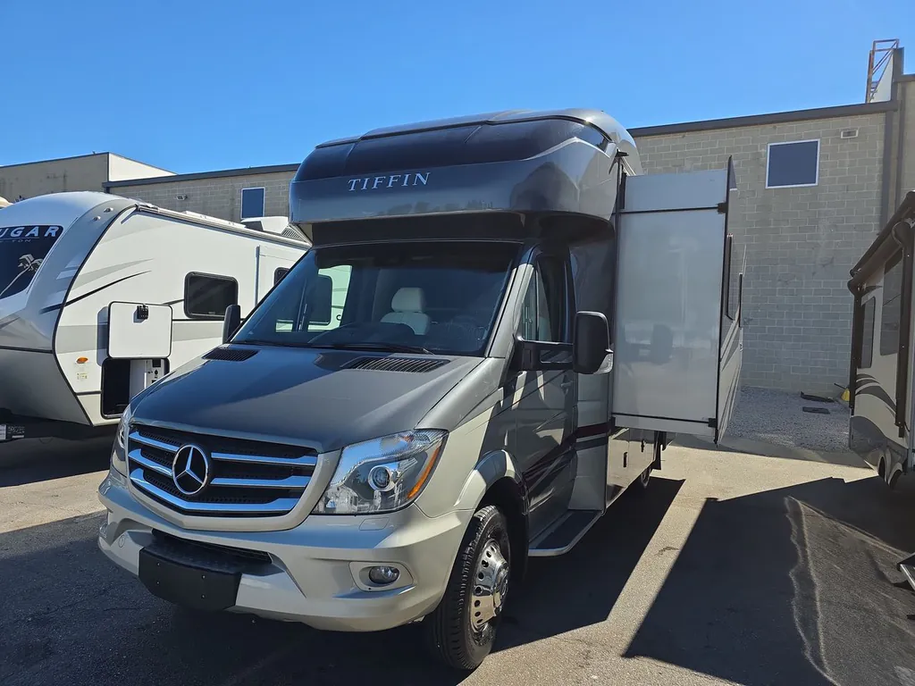 2019 Tiffin Wayfarer 24 FW, Photos photo 3