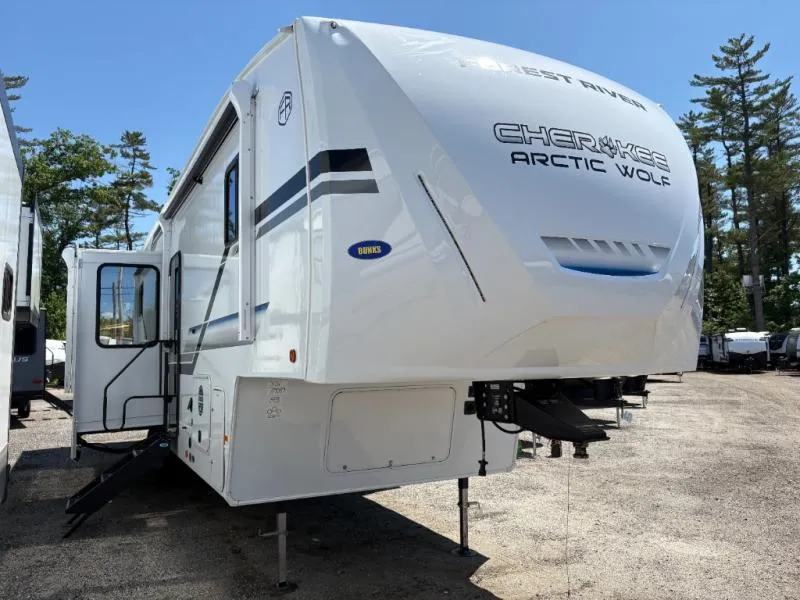 2026 Forest River Cherokee Arctic Wolf 331BH - Photo 2