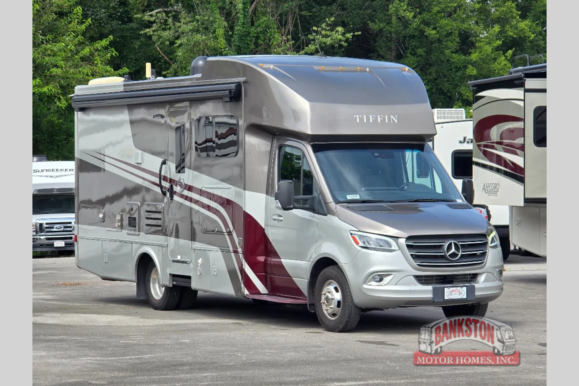 2023 Tiffin Wayfarer 25 JW - Photo 2