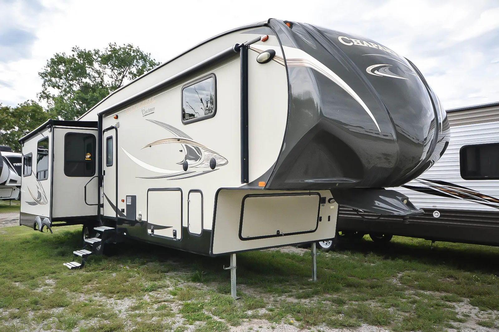 2014 Coachmen Chaparral 329MKS - Photo 3
