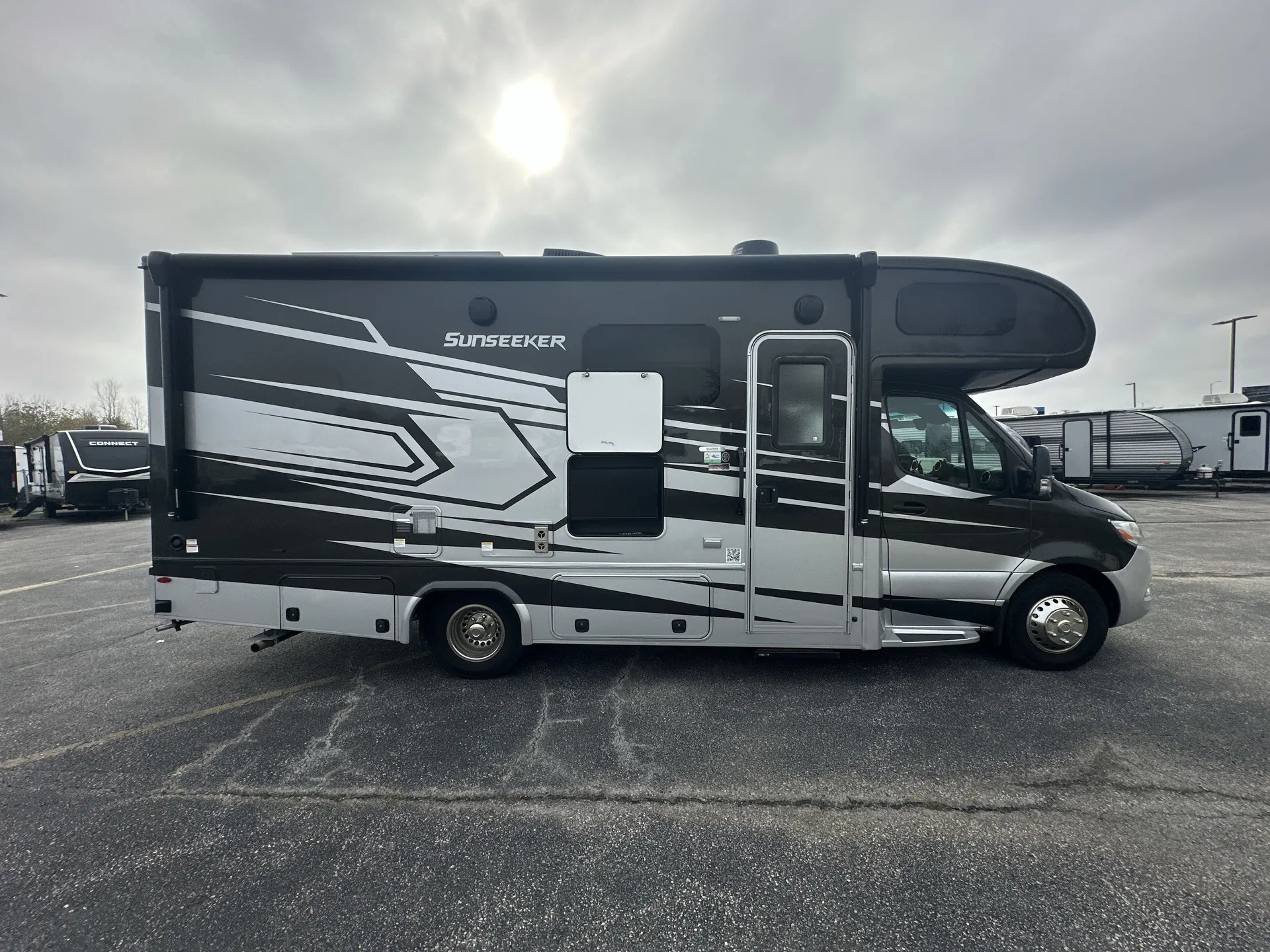2023 Forest River Sunseeker MBS 2400T — living area main
