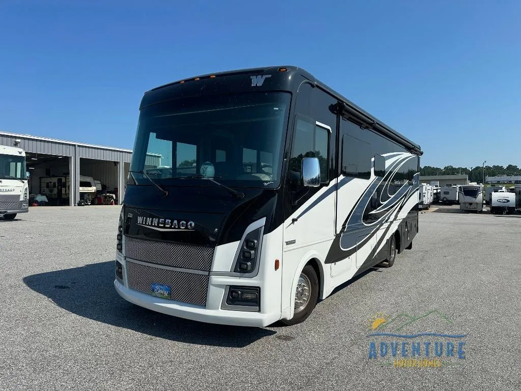 2023 Winnebago Sunstar 29V - Photo 2