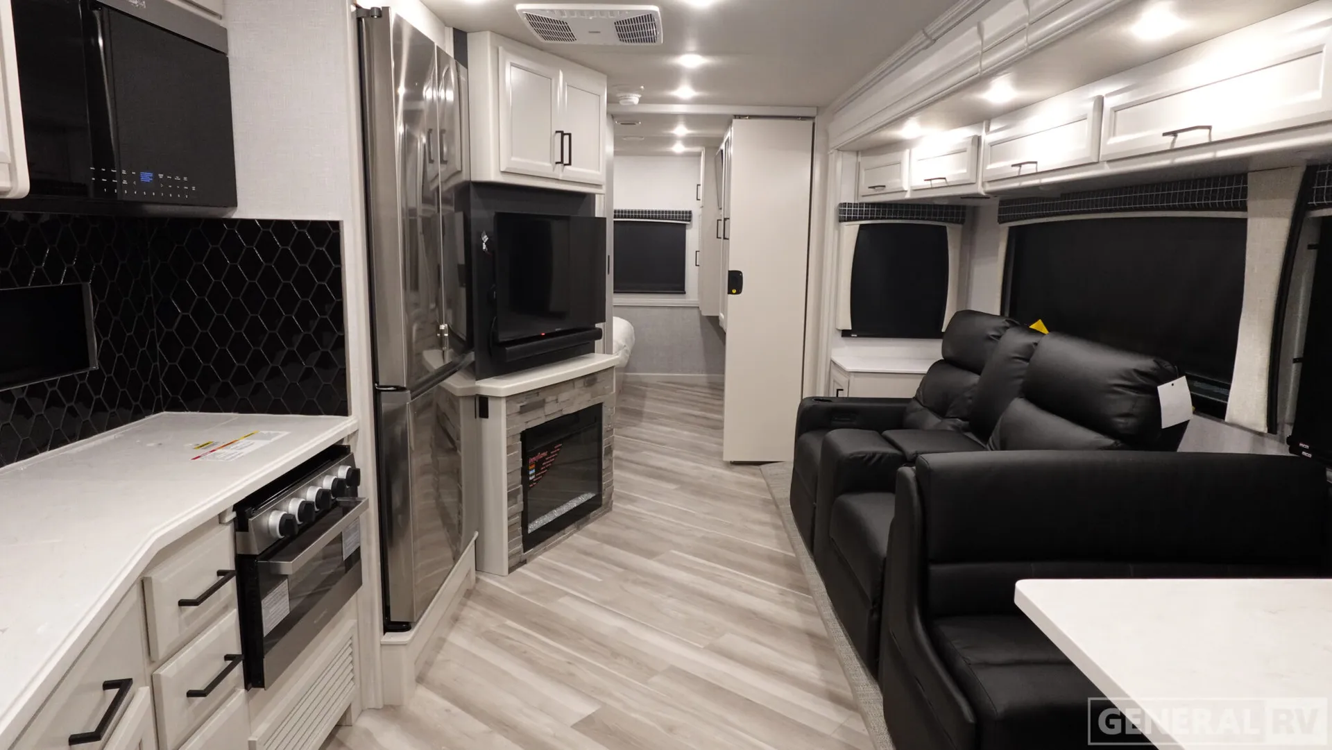 2026 Holiday Rambler Vacationer 33C - Photo 3