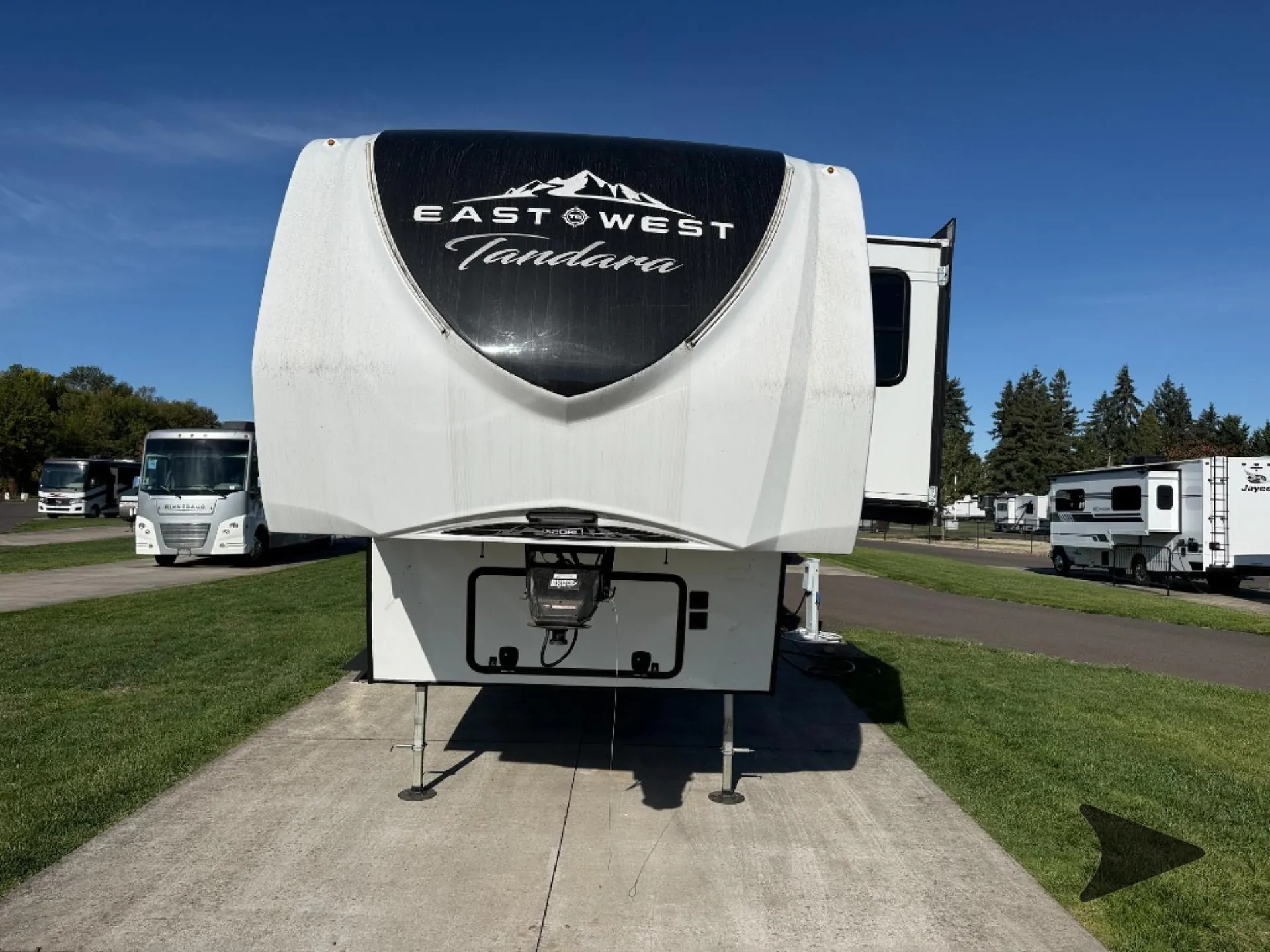 2022 East to West Tandara 320RL - Photo 3