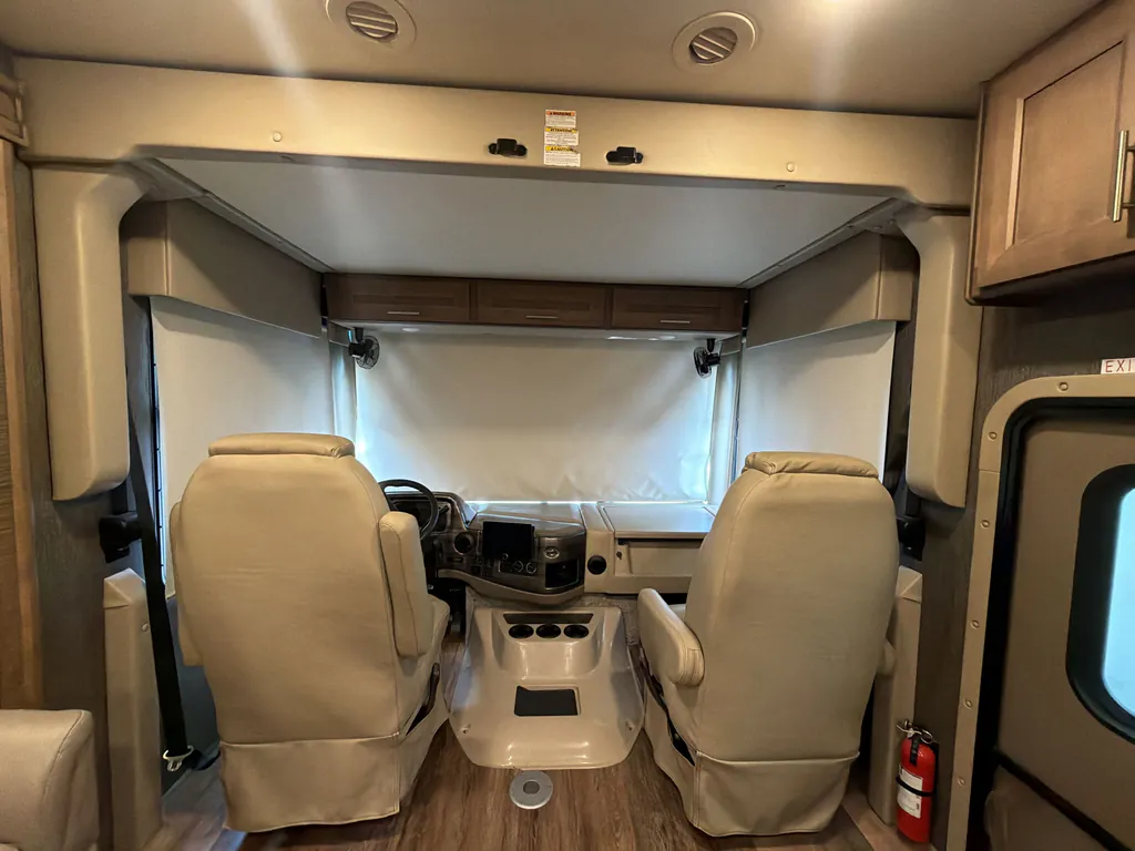 2021 Thor Motor Coach Challenger 35MQ, Photos photo 22