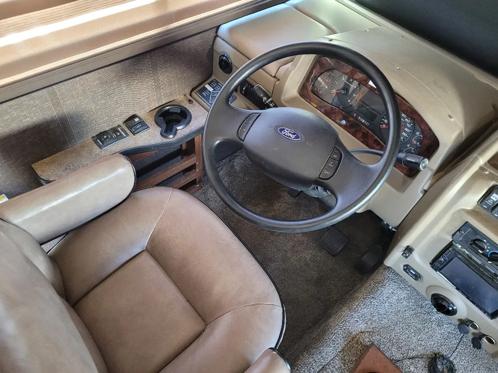 2014 Fleetwood Bounder 36E - Photo 4