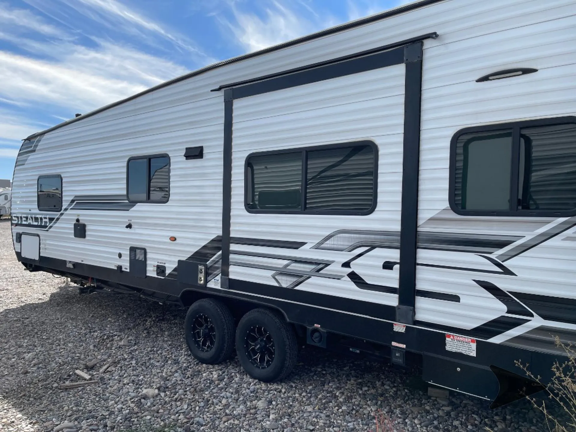 2022 Forest River Stealth RQ2715 — Photo 7