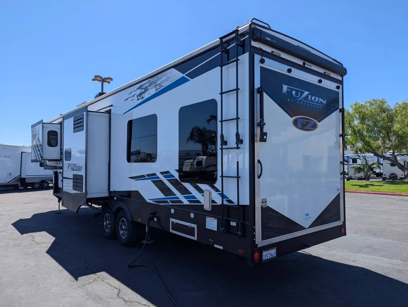 2023 Keystone Fuzion 357 - Photo 4