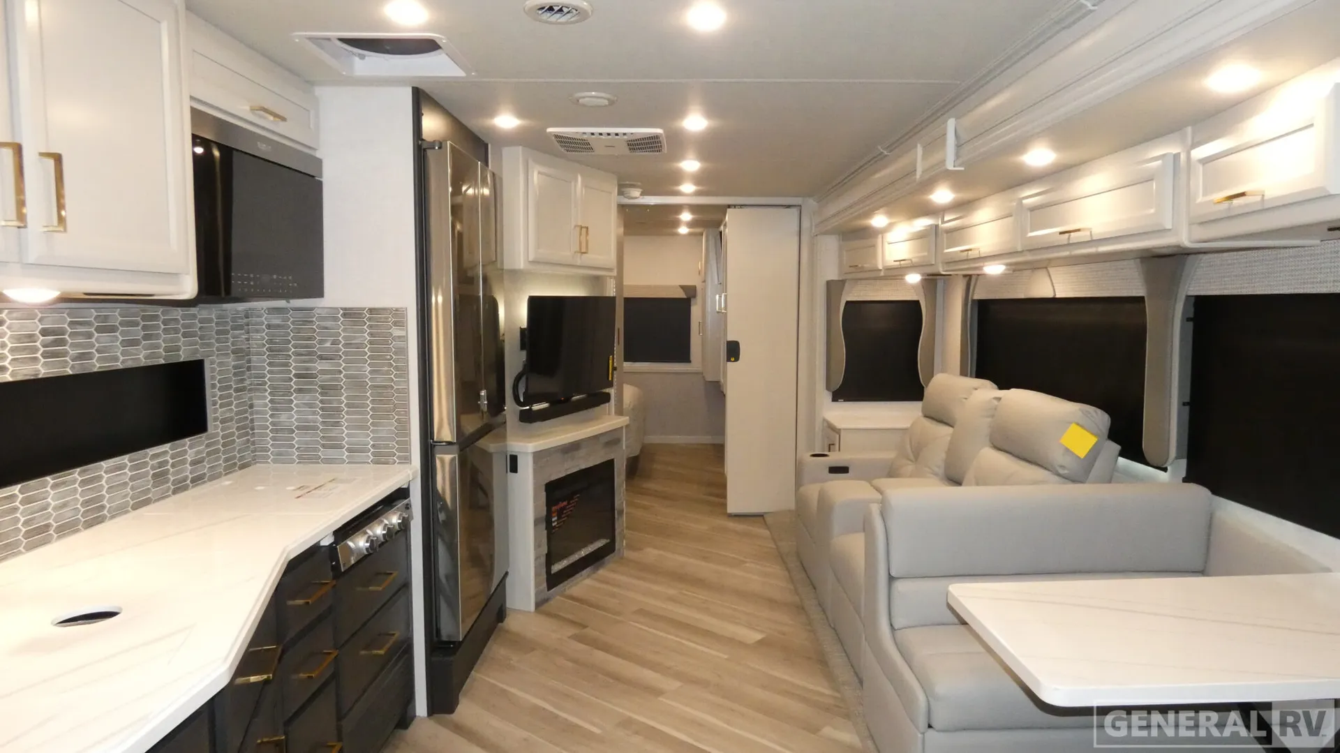 2026 Fleetwood Bounder 33C - Photo 3