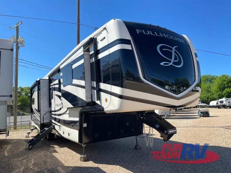 2024 DRV Luxury Suites FullHouse Used    MX450 - Main photo