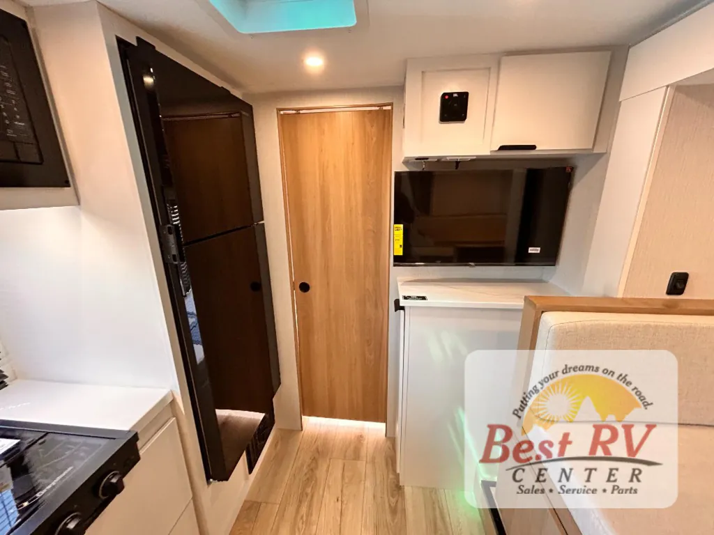 2027 Winnebago Micro Minnie 2108DS, Photos photo 31
