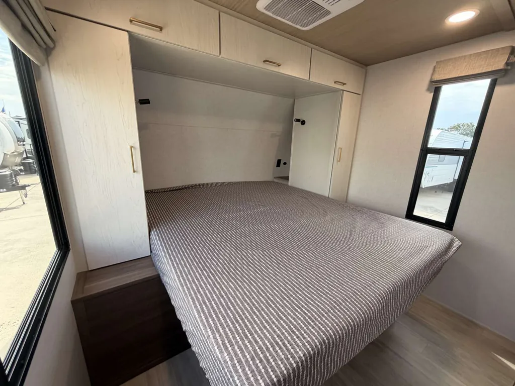 2027 Forest River Vibe 3400BH, Photos photo 21