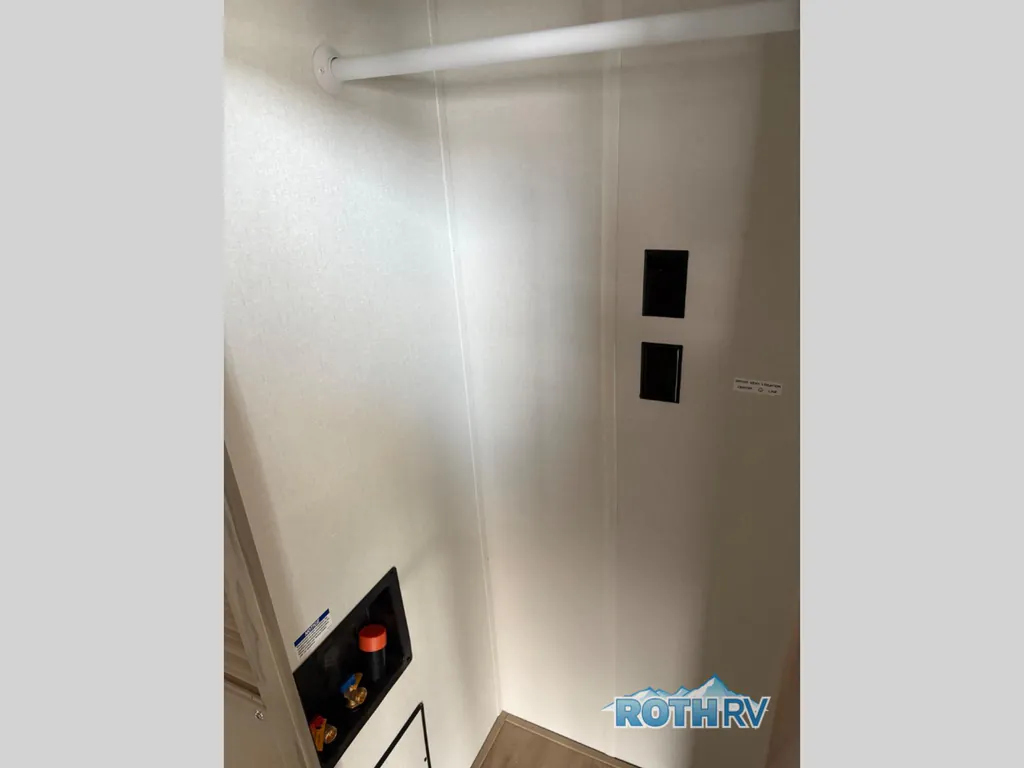 2027 Forest River Cherokee Timberwolf 39DC, Photos photo 17