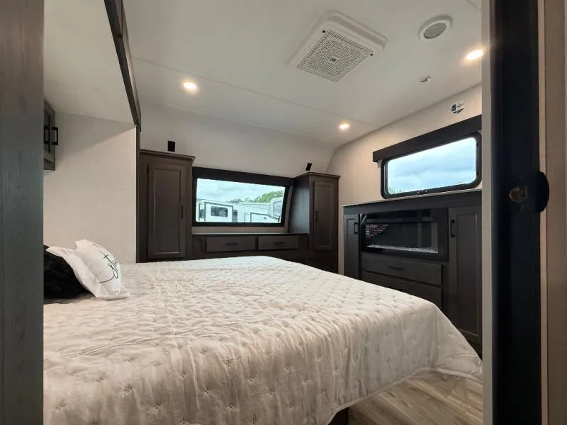 2026 Venture RV SportTrek Touring Edition 343VBH - Photo 2