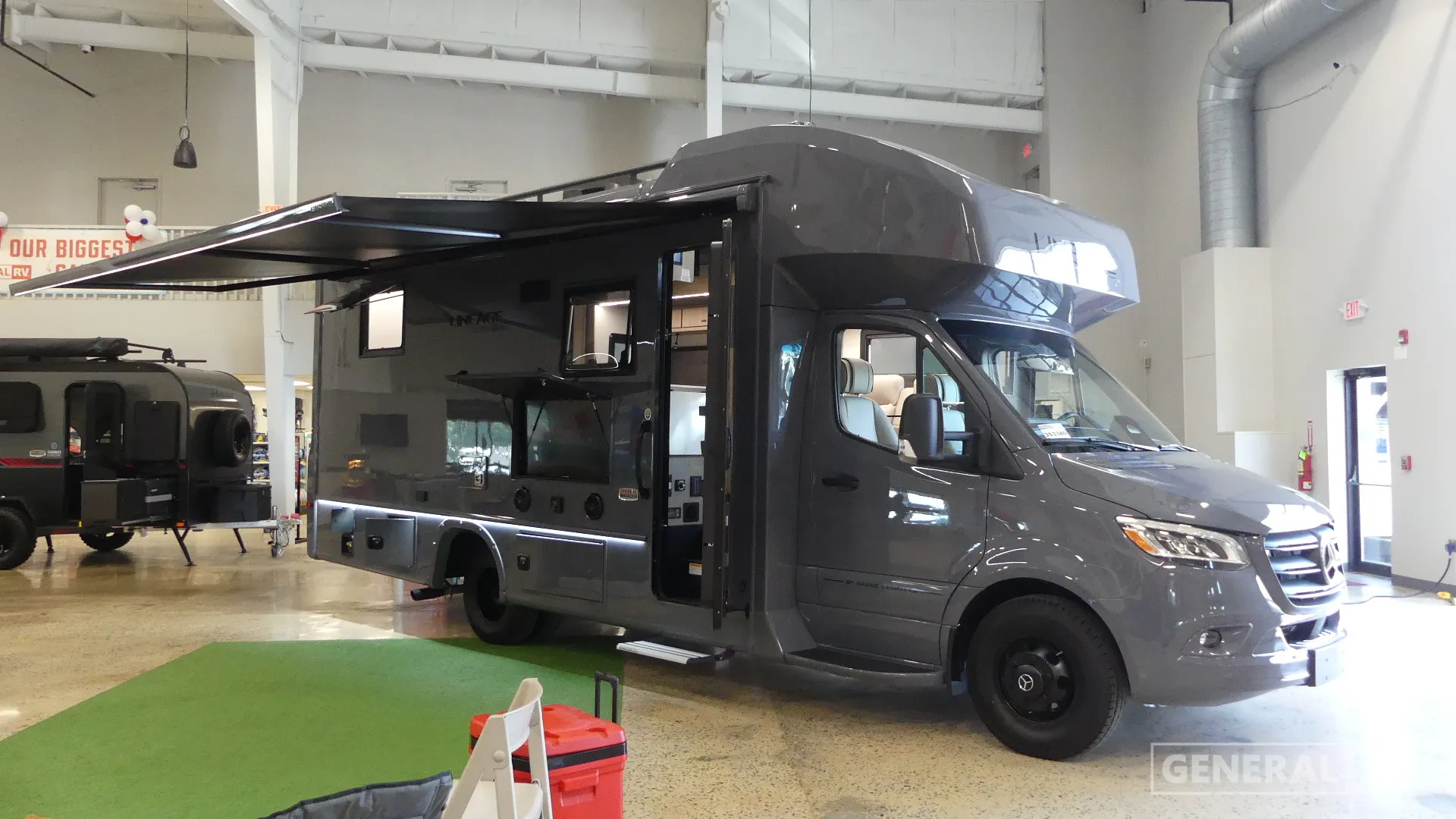 2026 Grand Design Lineage Series M 25FW - Photo 2