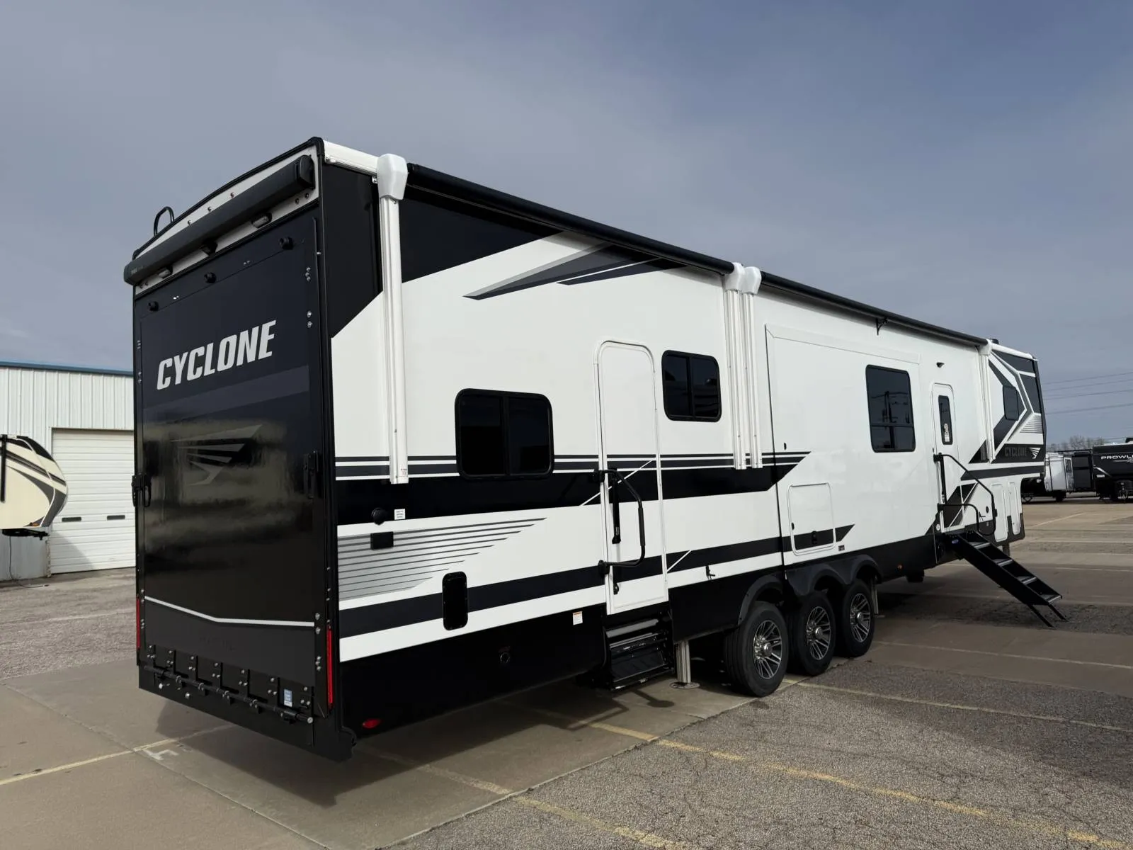 2026 Heartland CYCLONE C3913 - Photo 4