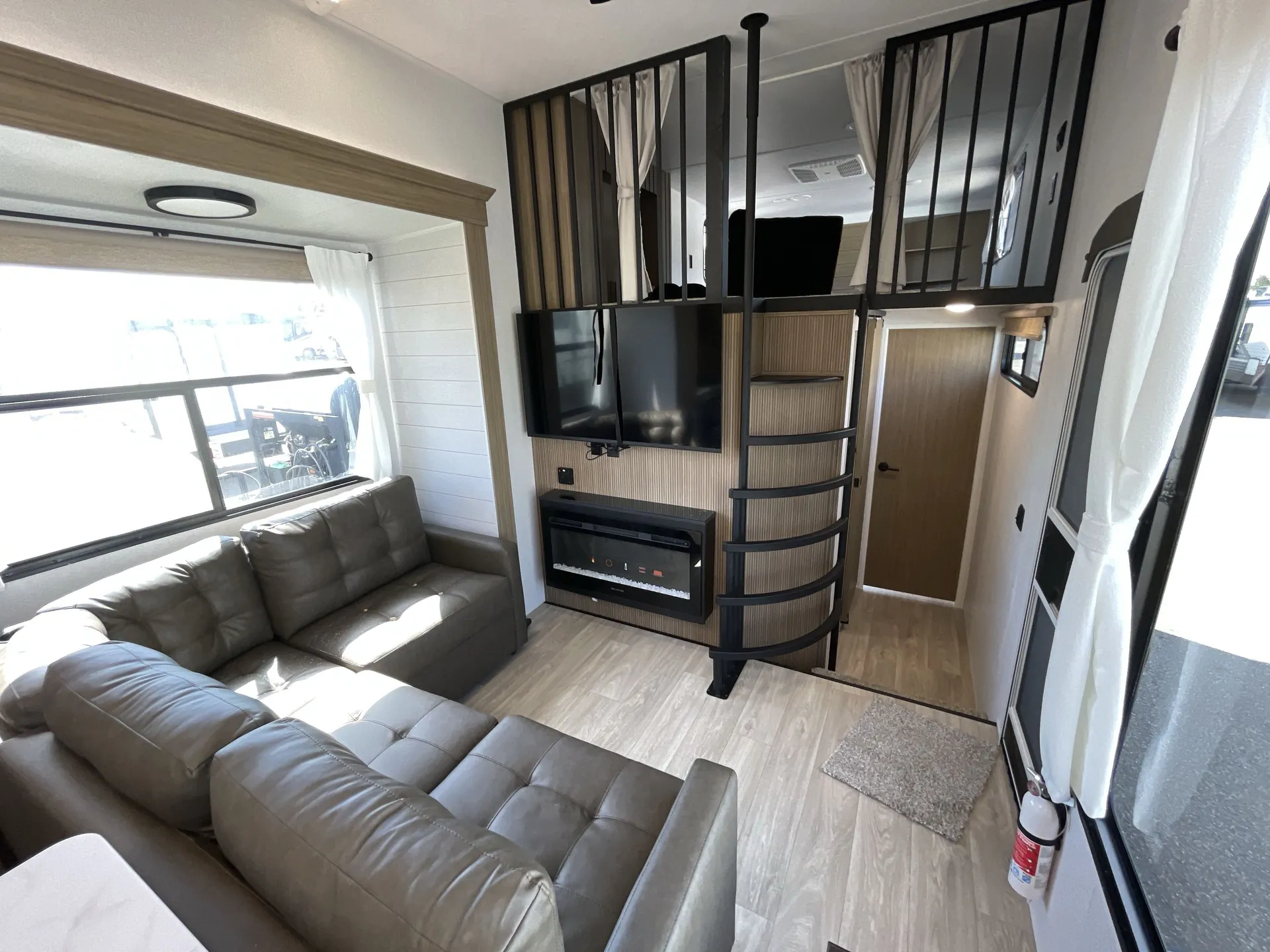 2027 Forest River Salem Villa 40ZZZ — living area main