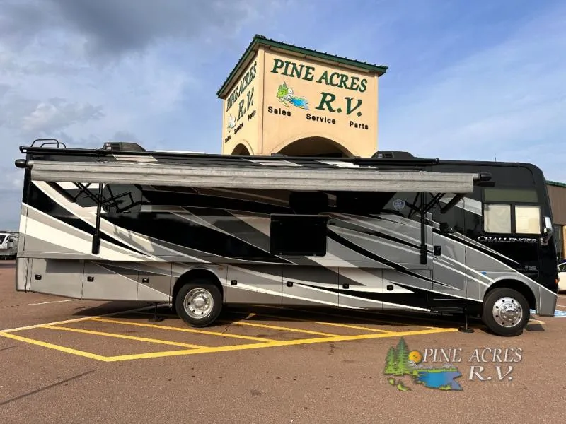 2022 Thor Motor Coach Challenger 35MQ - Photo 2