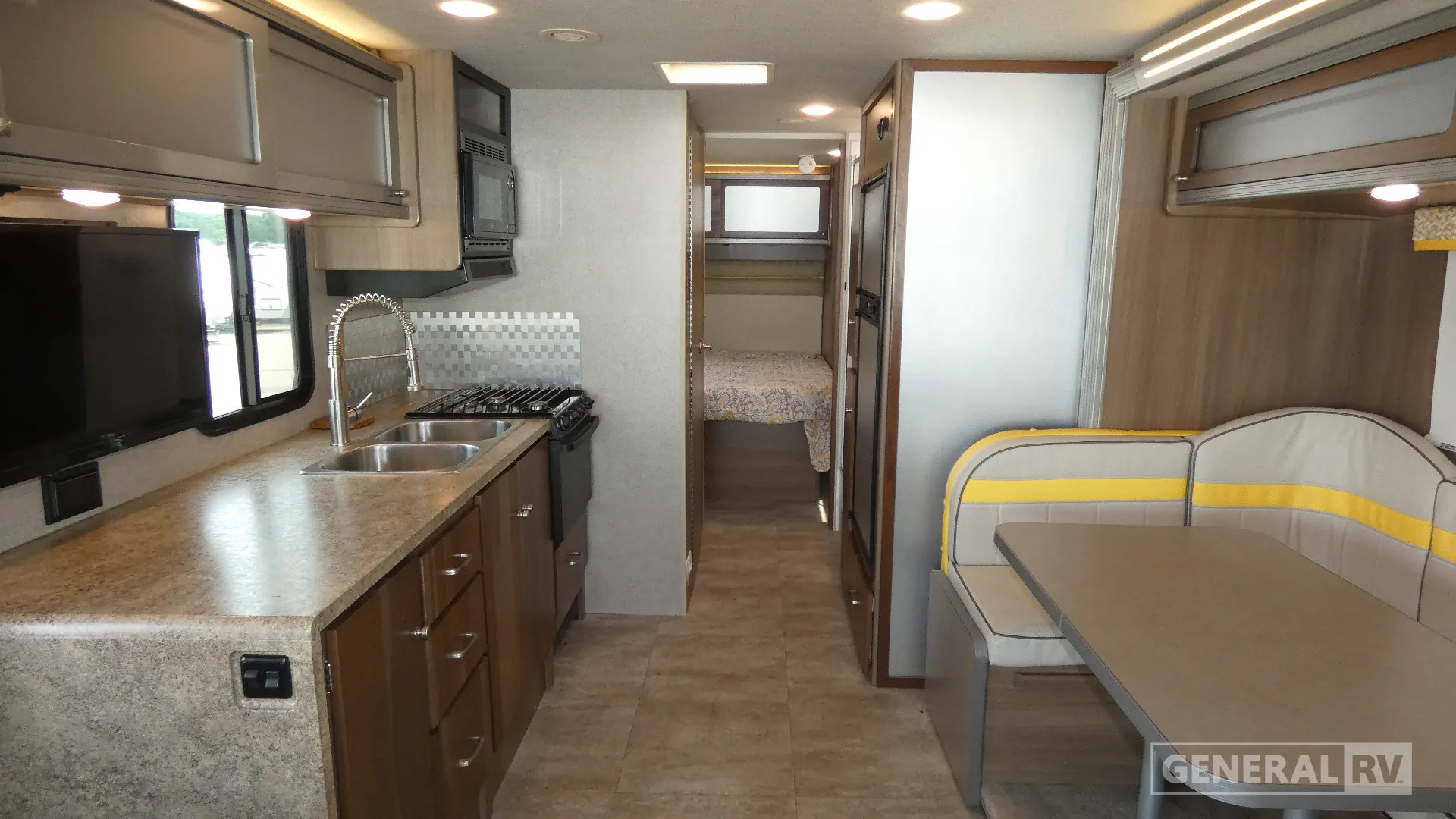 2015 Winnebago Brave 27B - Photo 3
