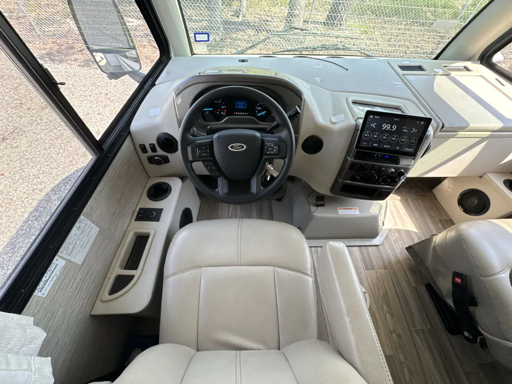 2023 Thor Motor Coach Vegas 24.3, Photos photo 23