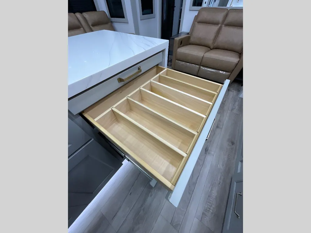 2025 Brinkley Model G 4100, Photos photo 18