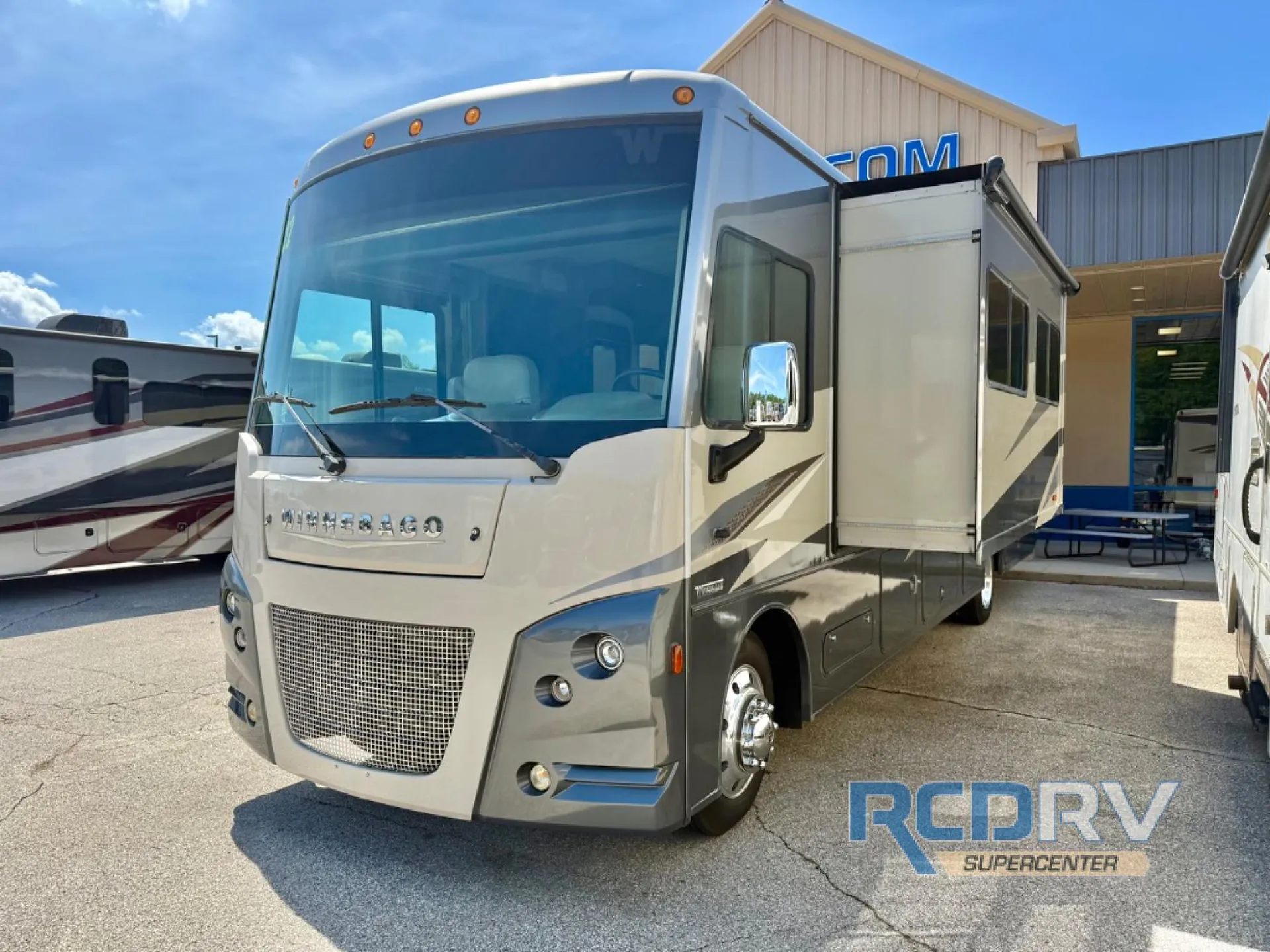 2022 Winnebago Vista 35U - Photo 4
