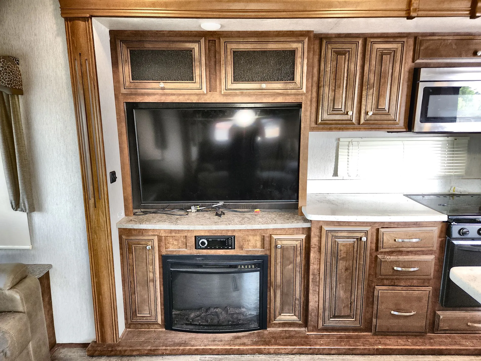 2018 Heartland Bighorn 32RS - Photo 4
