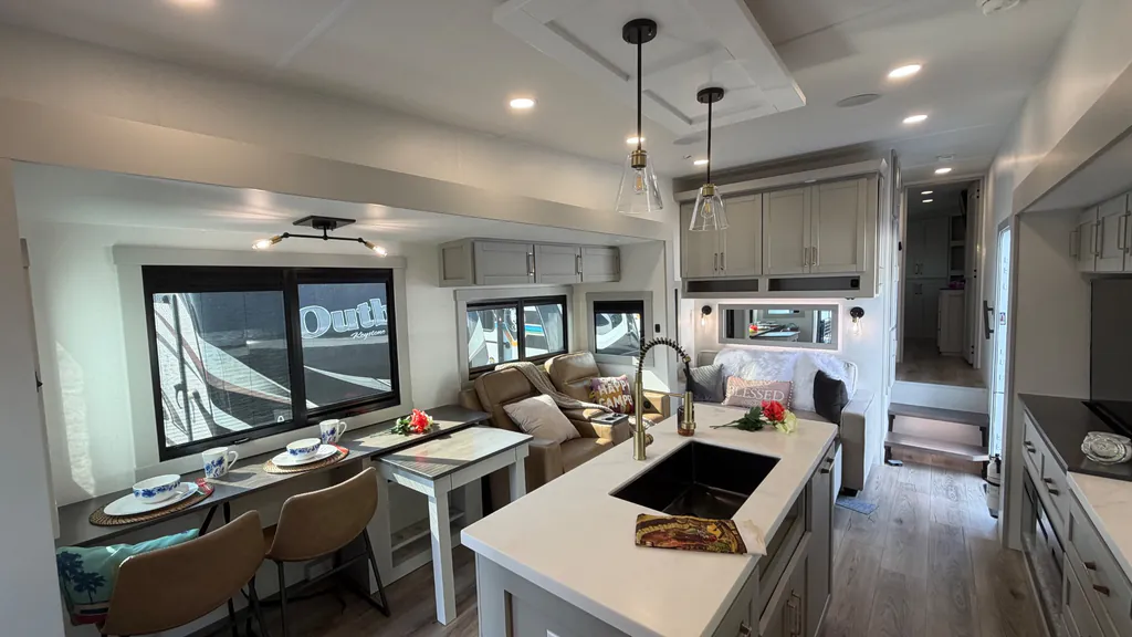 2025 Brinkley Model Z 3400, Photos photo 7