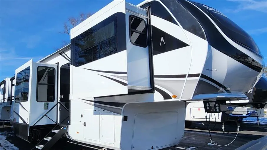 2026 Grand Design Solitude 380FL - Photo 4