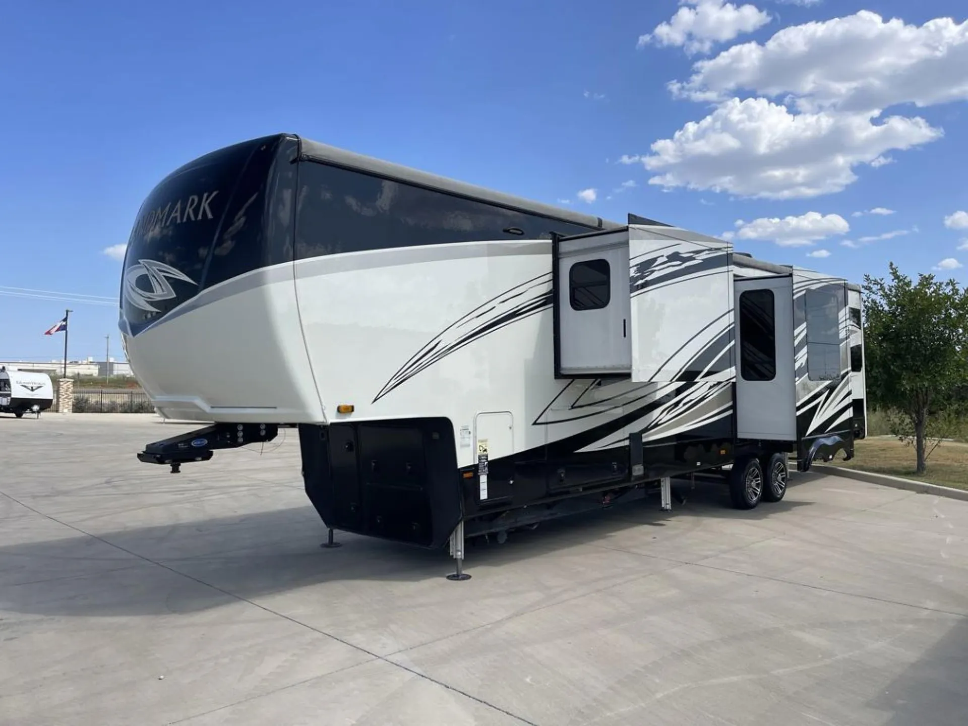2021 Heartland Landmark Fifth Wheel Chesapeake