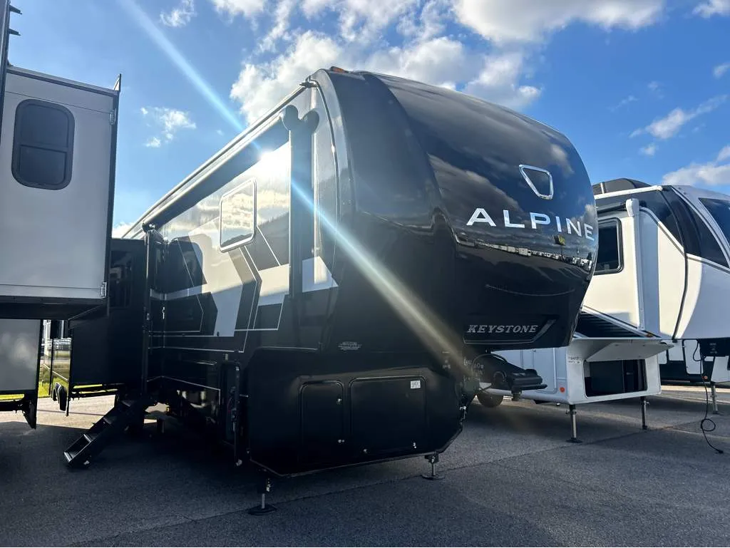 2026 Keystone Alpine Avalanche Edition 366LS - Photo 2