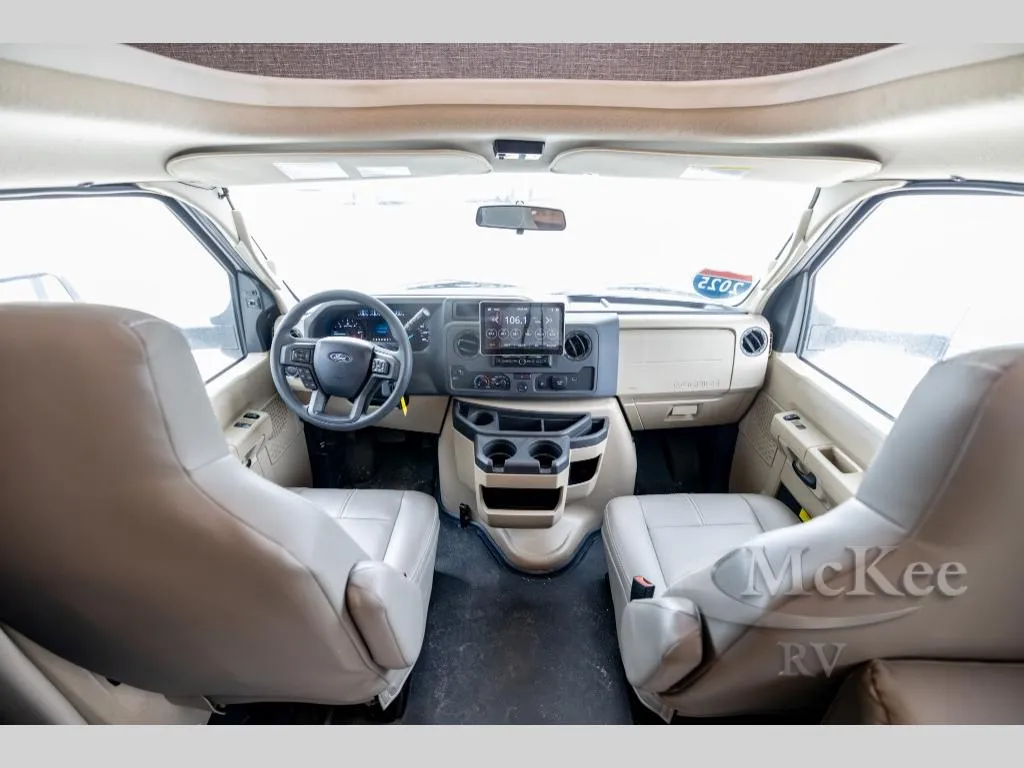 2025 Thor Motor Coach Quantum KW29 - Photo 4