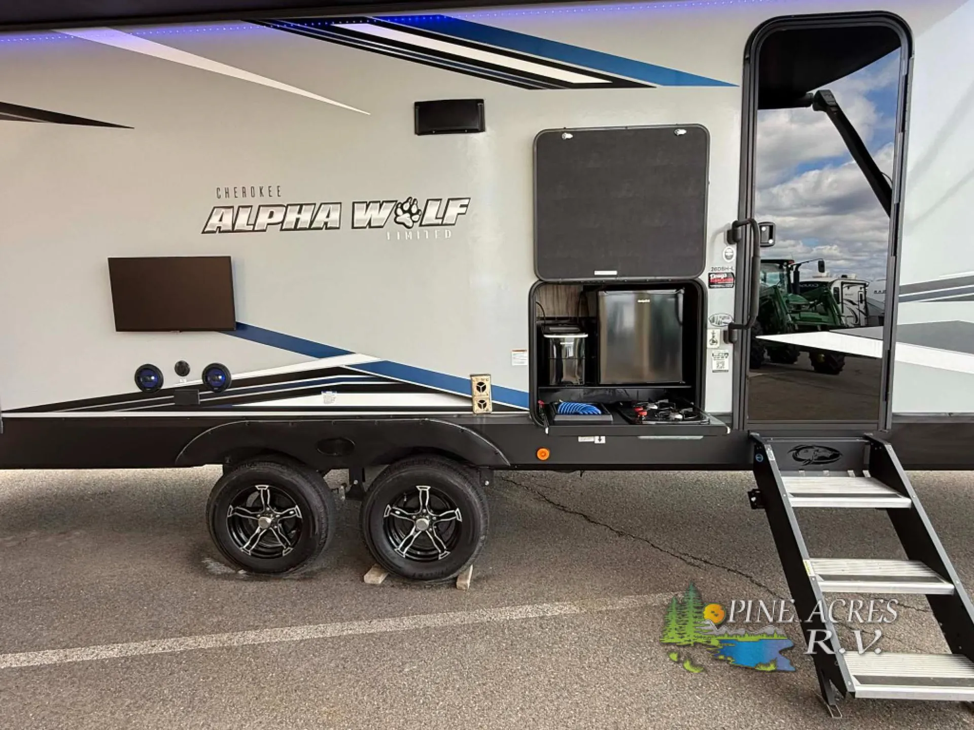 2021 Forest River Cherokee Alpha Wolf 26DBH-L - Photo 3