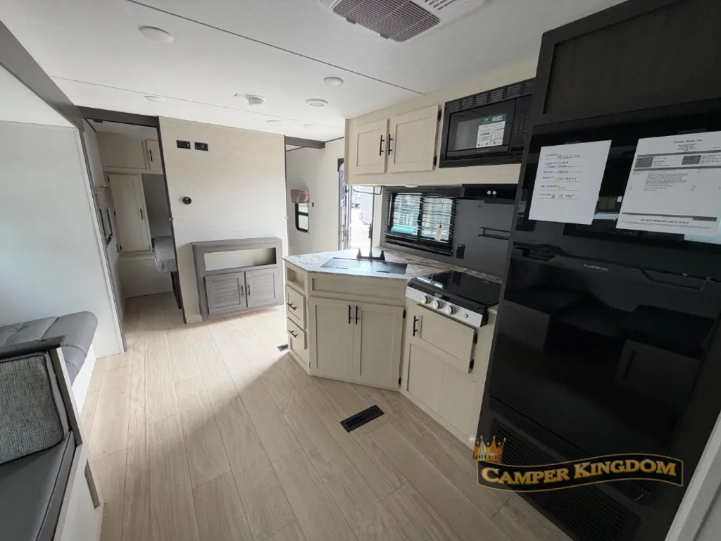 2027 Shasta I-5 532BEDS, Photos photo 10