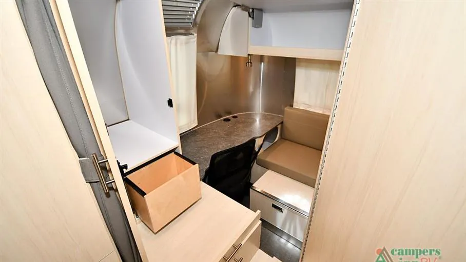 2023 Airstream Flying Cloud 30FB Office, Photos photo 24