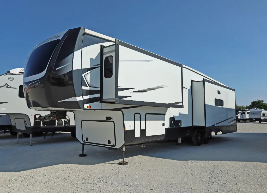 2023 Forest River Cardinal Luxury 380RLX, Photos photo 28