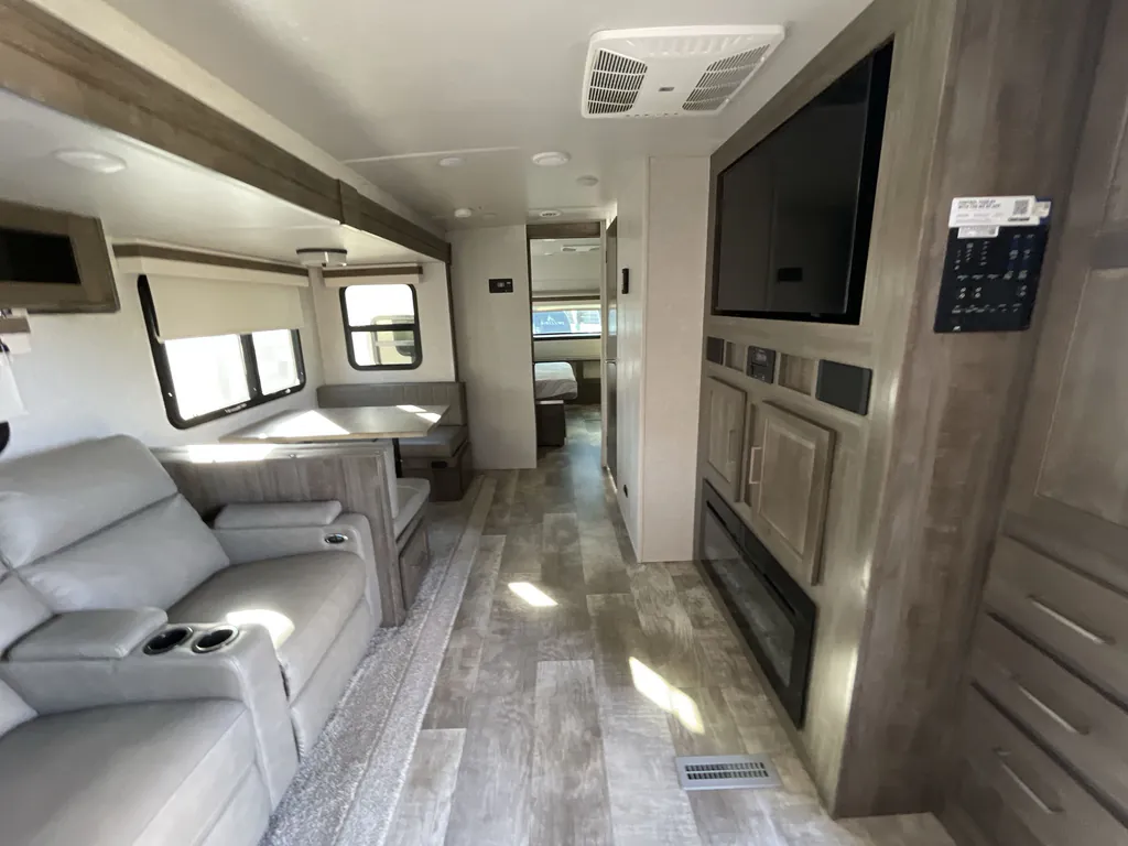 2022 Forest River Rockwood Ultra Lite 2614BS, Photos photo 6