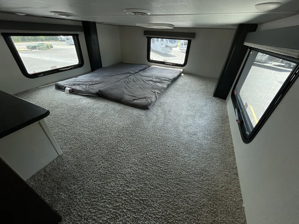 2023 Keystone Avalanche 390DS, Photos photo 27