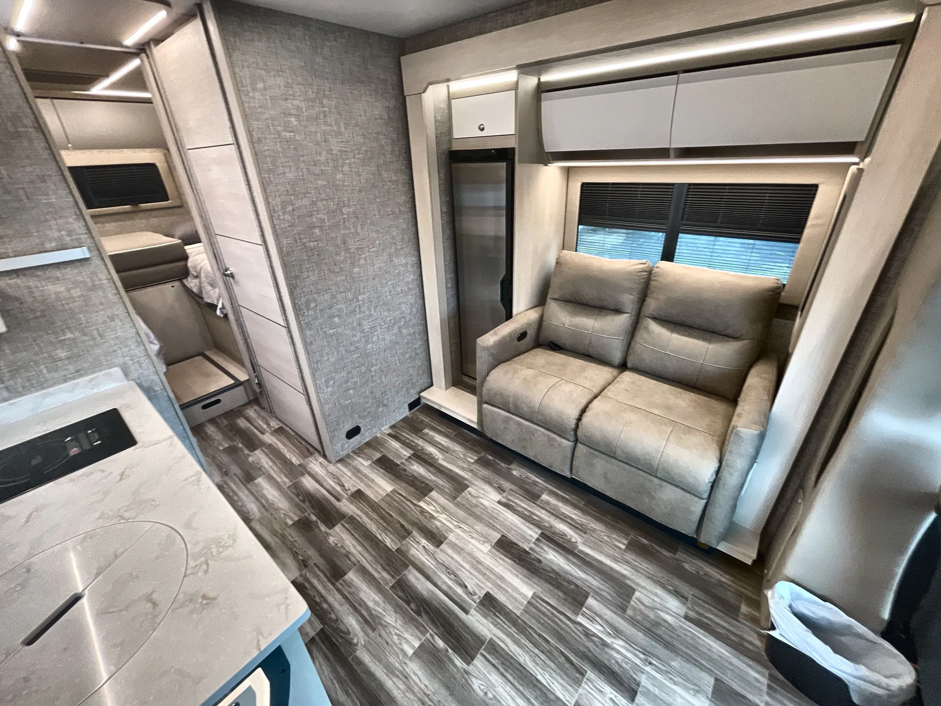 2026 Tiffin Wayfarer 25 XLW — living area main