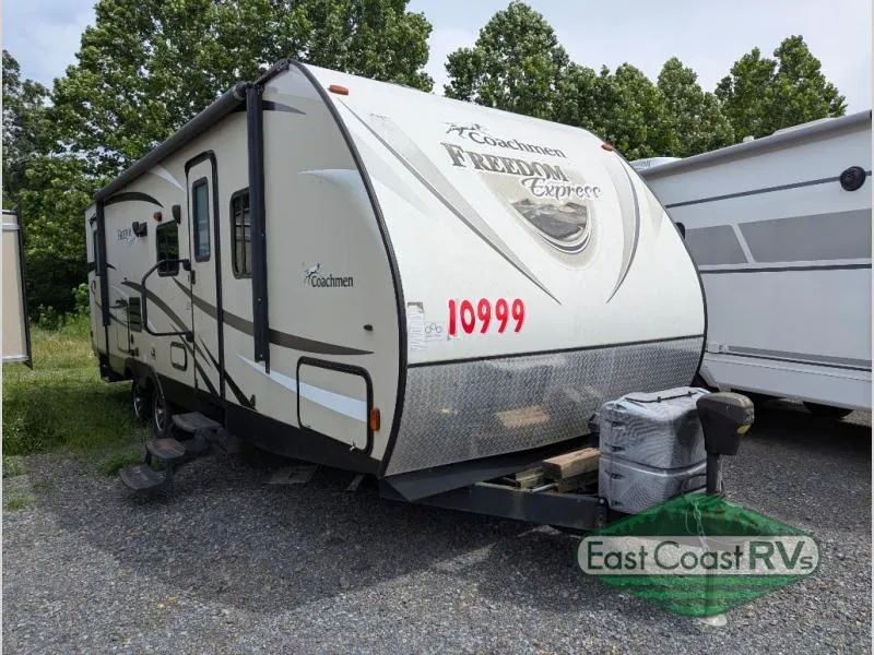 2016 Coachmen RV Freedom Express 282BHDS - Main photo