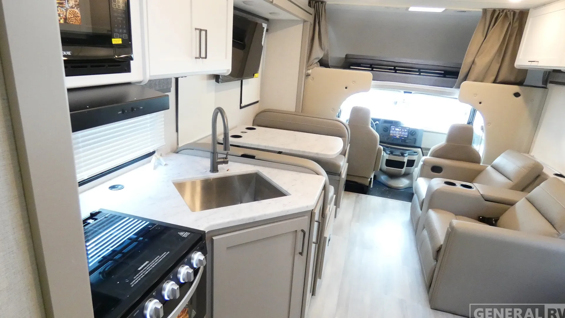 2026 Thor Motor Coach Pasadena SE SL31 - Photo 4