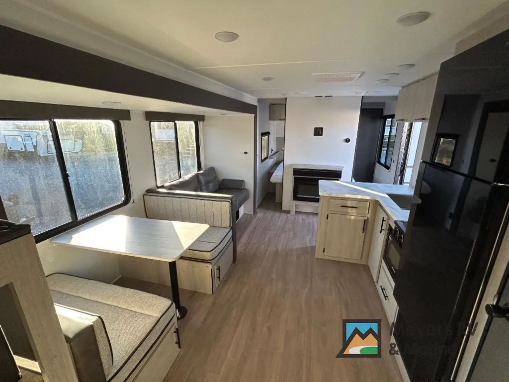2027 East to West Della Terra 280BH, Photos photo 8