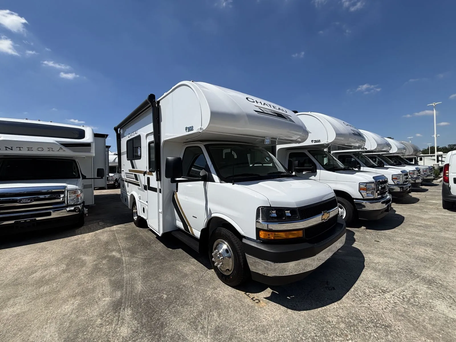 2027 Thor Motor Coach Chateau 19X - Photo 4