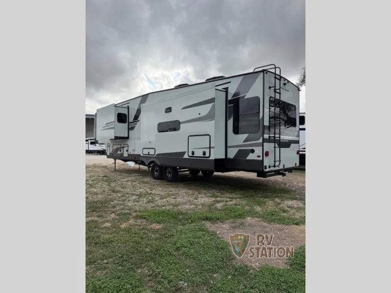 2026 Forest River Rockwood Signature 401SFB - Photo 4